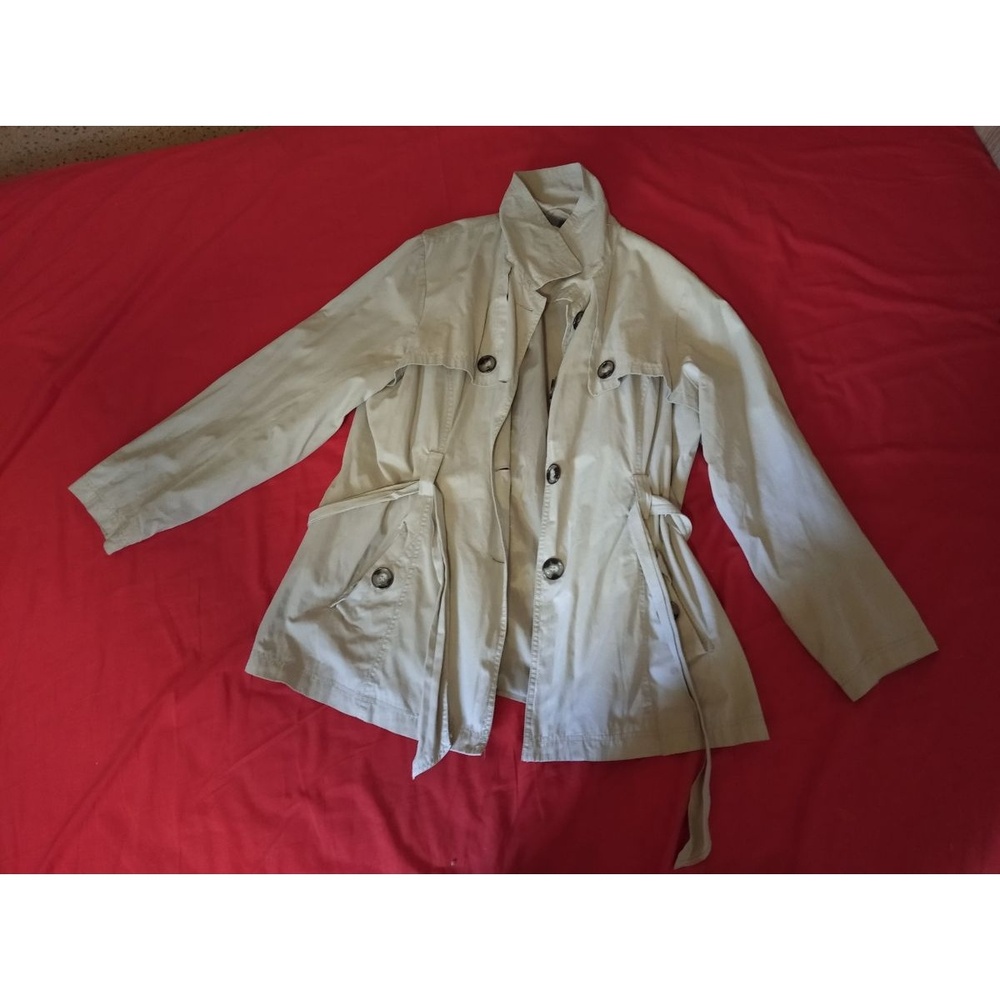 Trench Coat Women's Beige EUC Belted Waist